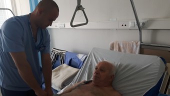 За първи път в Бургас – ортопеди взеха кост от…
